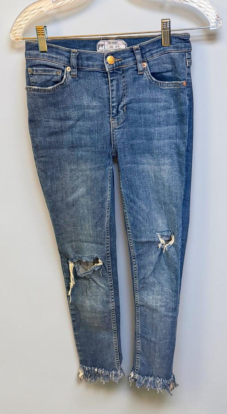 Free People Women's Cropped Skinny Jeans Raw Hem Distressed Knee Size 25